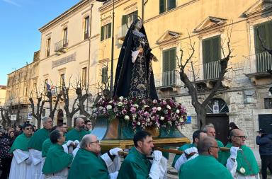 Terlizzi, &egrave; iniziata la processione dell&rsquo;Addolorata: la Settimana Santa tra fede, arte e tradizione