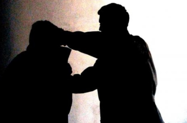 Nard&ograve;, tunisino 24enne picchiato con una catena in periferia: forse un regolamento di conti