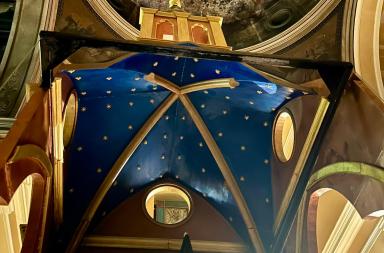 Bitonto, in processione sfila il Legno Santo: &egrave; stato realizzato dai ragazzi del carcere Fornelli di Bari