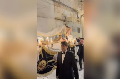 I Misteri sfilano tra le vie di Lecce: tra i fedeli e i canti delle Pie Donne si rinnova la tradizione VIDEO I Misteri sfilano tra le vie di Lecce: tra i fedeli e i canti delle Pie Donne si rinnova la tradizione VIDEO