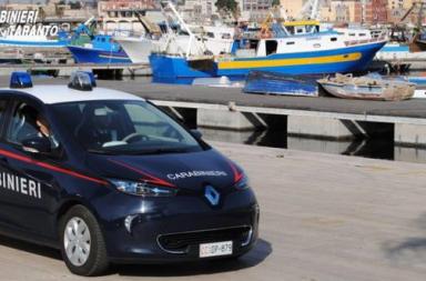 Taranto, palpeggia una donna e dà una testata a un carabiniere fuori servizio: arrestato 26enne Taranto, palpeggia una donna e dà una testata a un carabiniere fuori servizio: arrestato 26enne