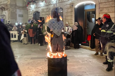 A Martina Franca la morte della Quarantana chiude il periodo di astinenza pasquale A Martina Franca la morte della Quarantana chiude il periodo di astinenza pasquale