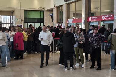Frana in Molise, 200 passeggeri in attesa per ore in stazione a Foggia FOTO/VIDEO