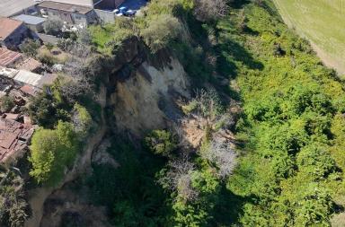 Puglia isolata per la frana di Petacciato, i ritardi della Regione Molise: doveva fare i lavori di consolidamento nel 2021 Puglia isolata per la frana di Petacciato, i ritardi della Regione Molise: doveva fare i lavori di consolidamento nel 2021