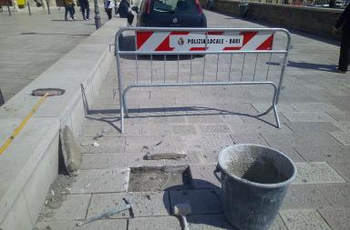 A Bari Vecchia continua il ripristino delle basole danneggiate: la mappa delle &laquo;buche&raquo; nel centro