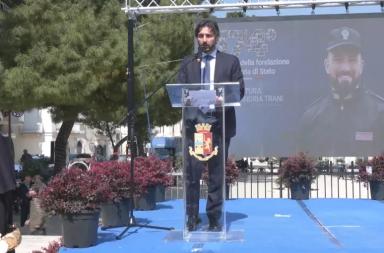 Il Questore Fabbrocini: «Nella Bat 8 agenti indagati nel 2025, non è vero che i panni sporchi si lavano in casa» Il Questore Fabbrocini: «Nella Bat 8 agenti indagati nel 2025, non è vero che i panni sporchi si lavano in casa»