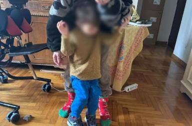 Bari, bimbo di 3 anni con malattia rara senza assistenza adeguata. La mamma denuncia: &laquo;Noi soli senza supporto tra scuola, cure e assistenza&raquo;