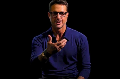 Scacco ai media, Fabrizio Corona porta &laquo;Falsissimo&raquo; a Bari in teatro: &laquo;I social sono destinati alla crisi. Contro le fake news basta ragionare...&raquo;