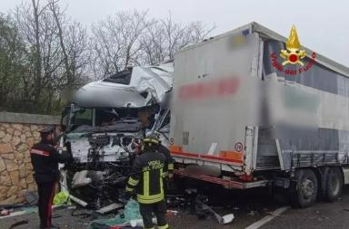 Scontro tra due camion sulla Potenza-Melfi: morto un conducente, un ferito in codice rosso
