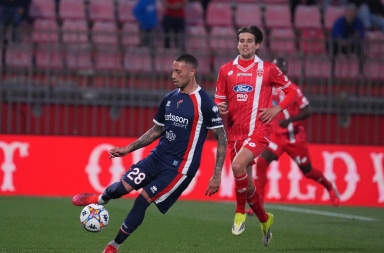 Fischio di inizio al San Nicola: il Bari insegue l&rsquo;impresa, Longo punta il Venezia