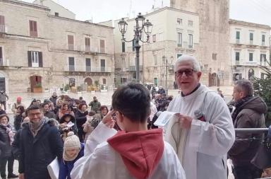 Terlizzi, don Michele Stragapede colpito da un pugno mentre era in bici: &laquo;Un gesto senza senso&raquo;