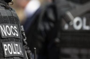 Sventato assalto a portavalori sull&rsquo;Autostrada del Sole: 12 fermati, ferito un poliziotto