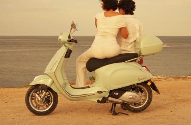 Ecco come esplorare la Puglia in sella a una moto: nasce il tour Vespa Escape
