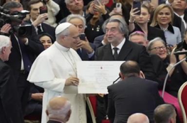 A Riccardo Muti il premio Ratzinger dalle mani di papa Leone
