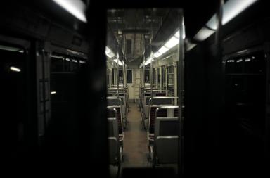 Ferite tre donne accoltellate nella metro di Parigi, aggressore in fuga: preso dalla polizia