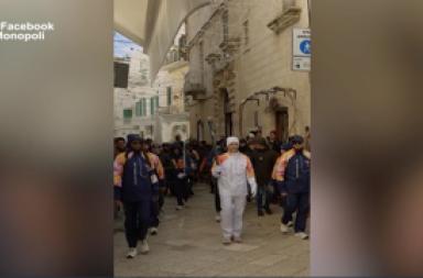 Milano Cortina, la fiamma olimpica scalda Monopoli