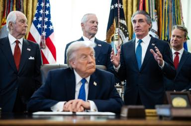 Trump, 'l'Iran sta parlando con noi, vedremo' Trump, 'l'Iran sta parlando con noi, vedremo'