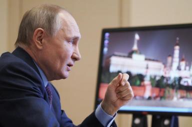 Relazione Ue-Russia, contenere Mosca e aiutare spinte democratiche