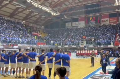 Basket, un fiume blu per sostenere Valtur Brindisi nel match contro il Rimini