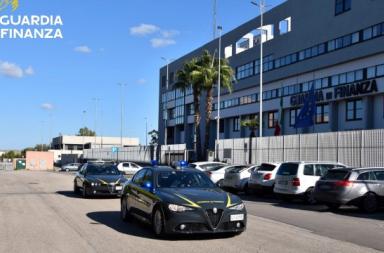 Taranto, maxi sequestro della Gdf tra auto e contanti per &laquo;Viktor&raquo; uno dei &laquo;capi&raquo; del rione Salinella