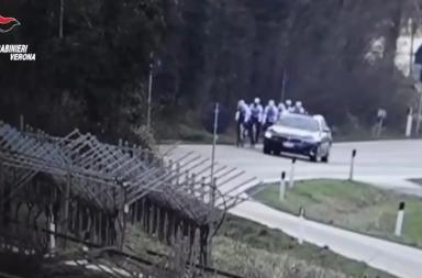 Spara a ciclisti per strada nel Veronese, dietro il gesto avversione verso le bici