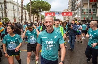 Bari &egrave; pronta per la Deejay Ten 2026 il 19 aprile : ecco tutte le limitazioni al traffico e alla sosta