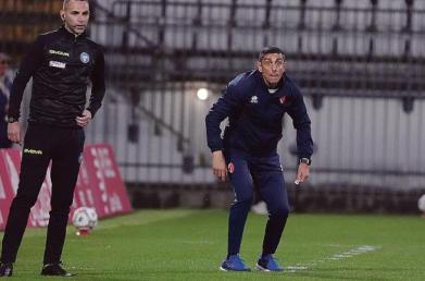 Il Bari fra troppo poco con il Monza ma Longo guarda gi&agrave; al futuro: &laquo;Crediamo nella salvezza&raquo;