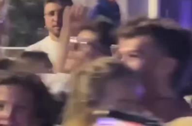 Blanco in vacanza a Polignano: bagno di folla e selfie con i fan