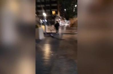Bari, scoppia una rissa in piazza Cesare Battisti: urla e bottiglie rotte, il video diventa virale