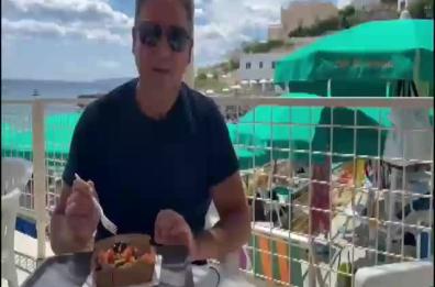 «In Salento come spendi mangi, non tutto costa caro», il video di Pagliaro