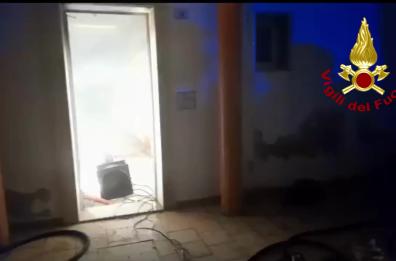 Merine, fiamme in un appartamento del residence I Giardini di Atena, intervengono i pompieri