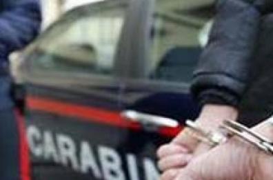 Bari, falsi poliziotti provocano incidente e sottraggono 50 euro ad un 22enne