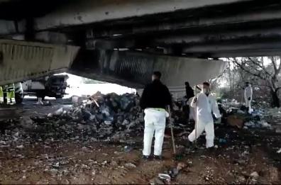 Bari, maxi discarica sotto il ponte di via Tatarella: rimosse nove tonnellate di rifiuti 