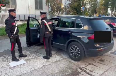 Bari, nascondeva 8 panetti di cocaina nella propria auto: arrestato 42enne