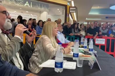 «Giovani, scrivete 5 canzoni al giorno», l’invito del Maestro Vessicchio ai talenti di Casamassima