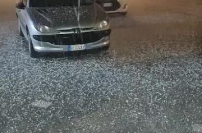 Forte grandinata a Bisceglie, in serata la città era coperta dal ghiaccio