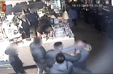 Talsano, la lite, gli schiaffi e la spedizione punitiva: il video 