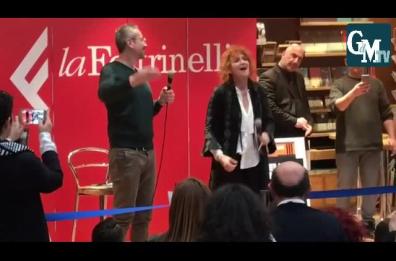 «Tanti auguri Fiorella»: la Feltrinelli di Bari canta per la Mannoia