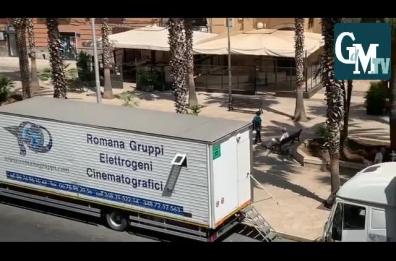 Bari, il corso diventa un grande set per Sophia Loren. «E le auto?»