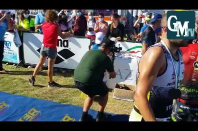 Savelletri, prima il triathlon poi la proposta di matrimonio: Davide e Giorgia si promettono amore  sul traguardo
