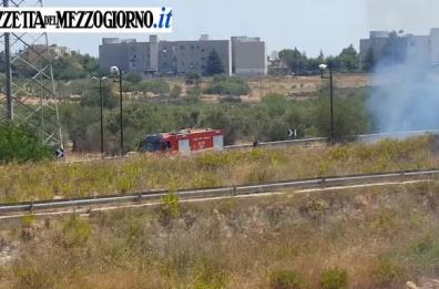 Bari, fiamme nel canalone
A Santa Rita: traffico in tilt