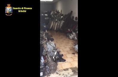 Fasano: nel garage droga e 300 pezzi di auto rubate, una denuncia