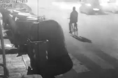 Sporcaccioni,  il film di Decaro
contro gli «schifosi» del 2017