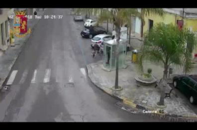 Nardò, la richiesta di «pizzo» via sms dalla cabina telefonica