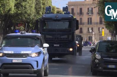 Bari, avviate operazioni di sanificazione della strade con idranti della Polizia 