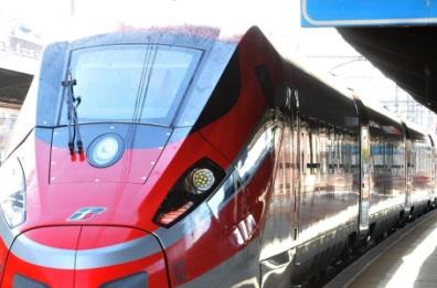 Treni, circolazione bloccata sulla Pescara -Ancona: Frecciarossa cancellati, sera del 13 agosto da incubo per i pendolari