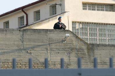 Carcere di Foggia, sequestrati trenta telefonini e droga 