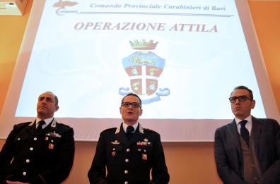 Bari, 4 arresti per la faida
nel clan del boss pentito
trovato anche un bazooka