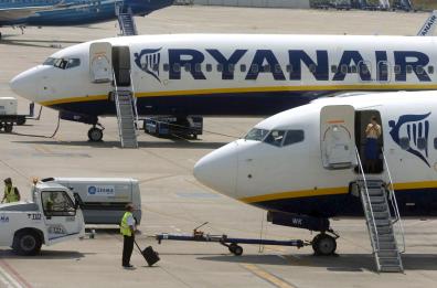 Problema tecnico in volo: Ryanair Bari-Londra deviato a Bergamo, passeggeri ripartiti con nuovo aereo