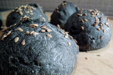 Pane nero al carbone
 i lucani dicono «stop»